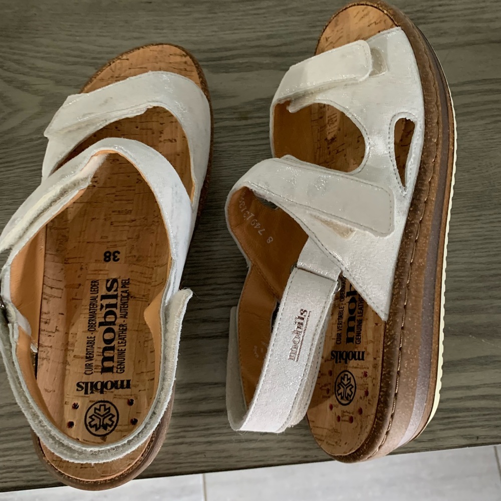 Mobils by Mephisto size 8 sandals
